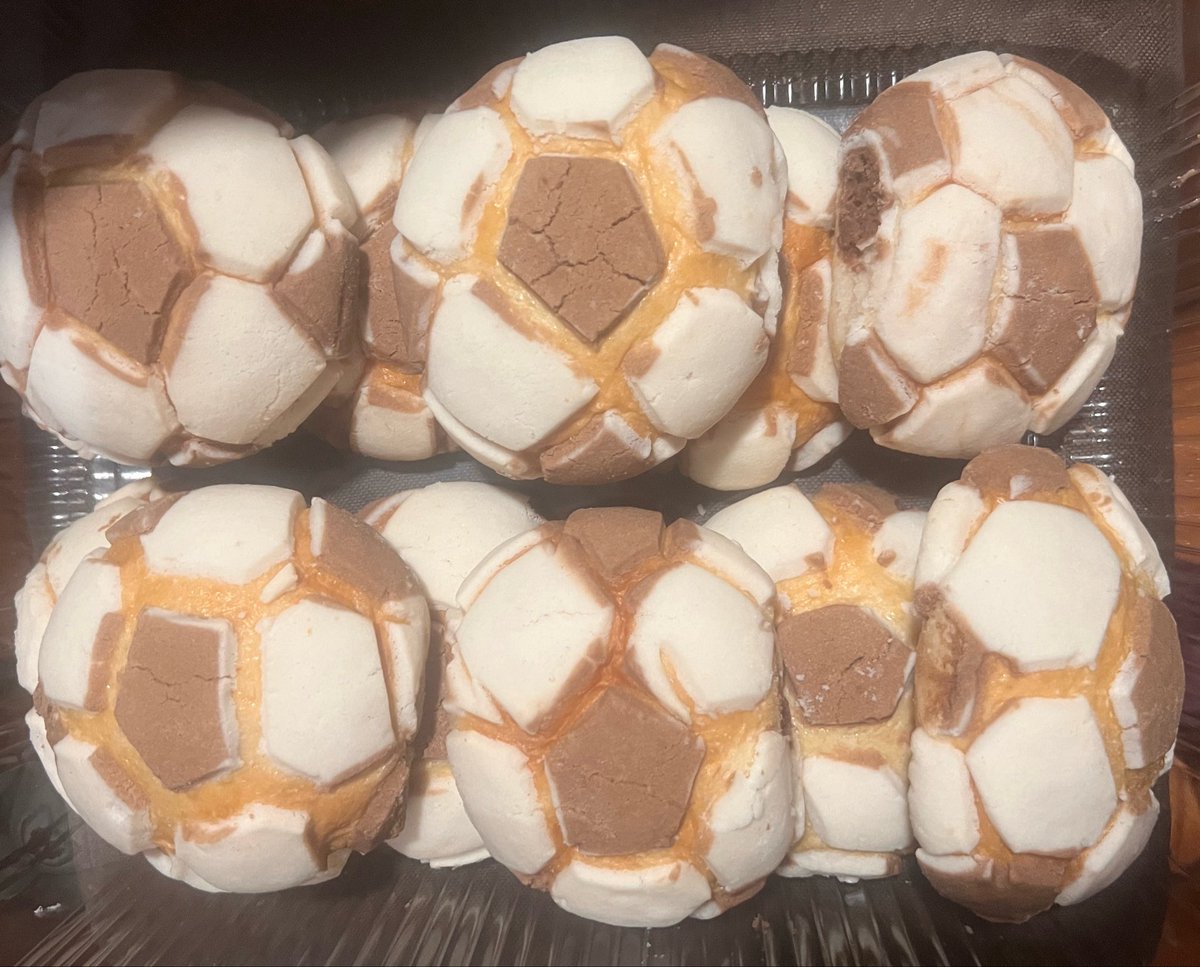 ssandraxr's tweet photo. que méxico haya salido del mundial arruinó mi negocio q apenas estaba iniciando 😔 ahora ya no podré decorar mis cosillas de futbol tenía varias ideas (adjunto mis balonconchas) https://t.co/xYDGPl6ugs