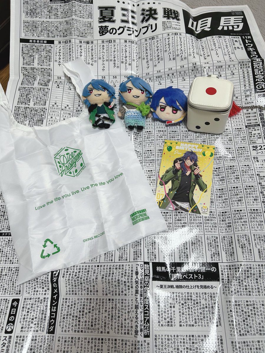 face_lucy's tweet photo. 受け取った〜！レジャーシート読んじゃうね☺️でぬくんたちは今日からこの上で寝るって
お誕生日おめでとうね〜 https://t.co/pkzMU085IK