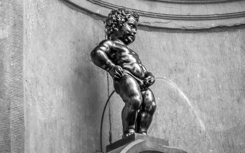 JoueursBE's tweet photo. On pisse sur votre petite statue @USA. https://t.co/FjT6jANNfS