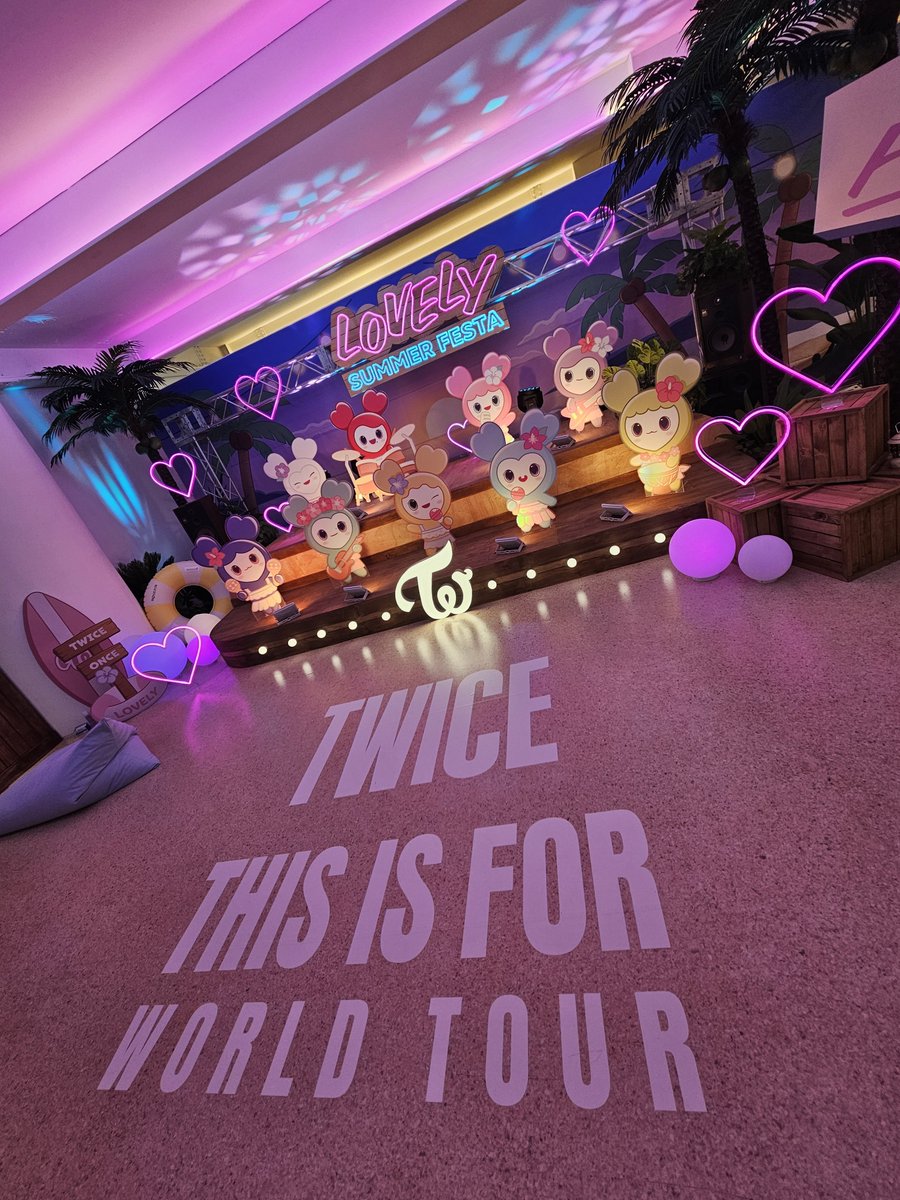 MeisterRugen's tweet photo. Got my merch!!! @the_FANSSHOP #TWICE_THISISFOR_POPUP
#FANS_SHOP #팬즈샵 https://t.co/SLj6M1HWoo
