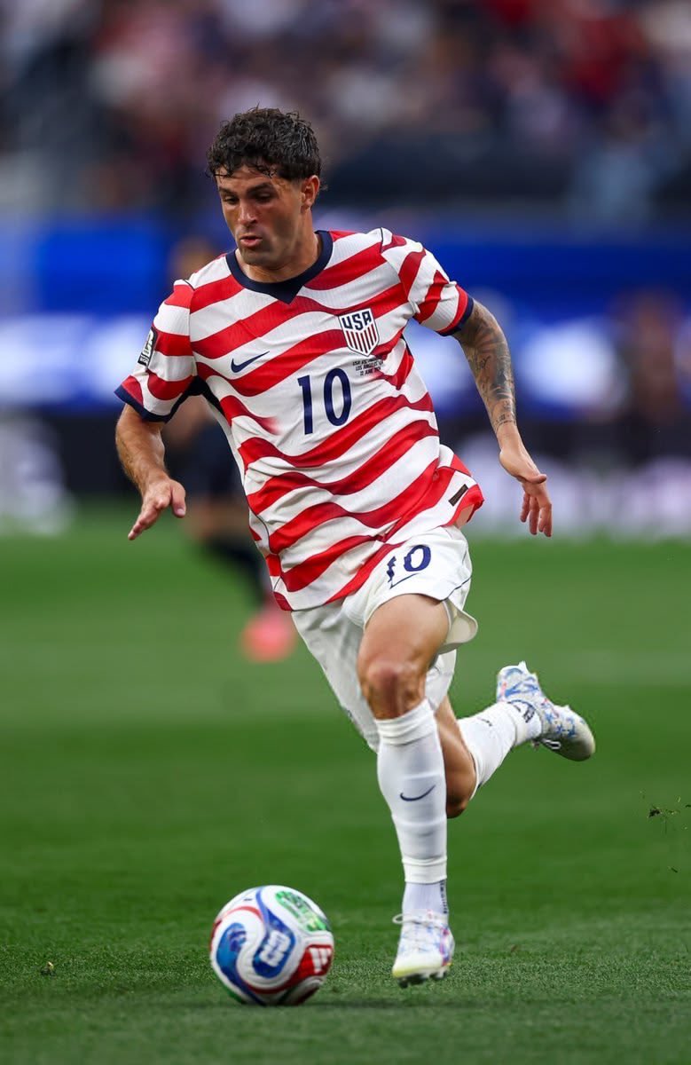 GibbsShowYo's tweet photo. Can someone tell me what this guy did to ever deserve the name “Captain America” cause he didn’t do shit the whole World Cup https://t.co/POsdPCyKeH