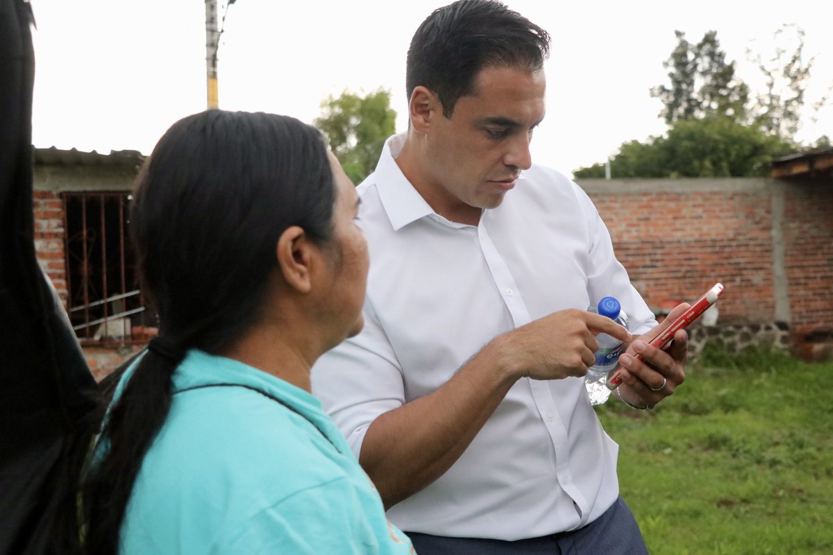 chrisenriquezh's tweet photo. Agradezco a las y los vecinos de la comunidad de La Caja por la invitación para platicar y poder escuchar sus inquietudes. Estamos a la orden 🫡 #DelEscritorioAlTerritorio https://t.co/0N6GW2kxHP