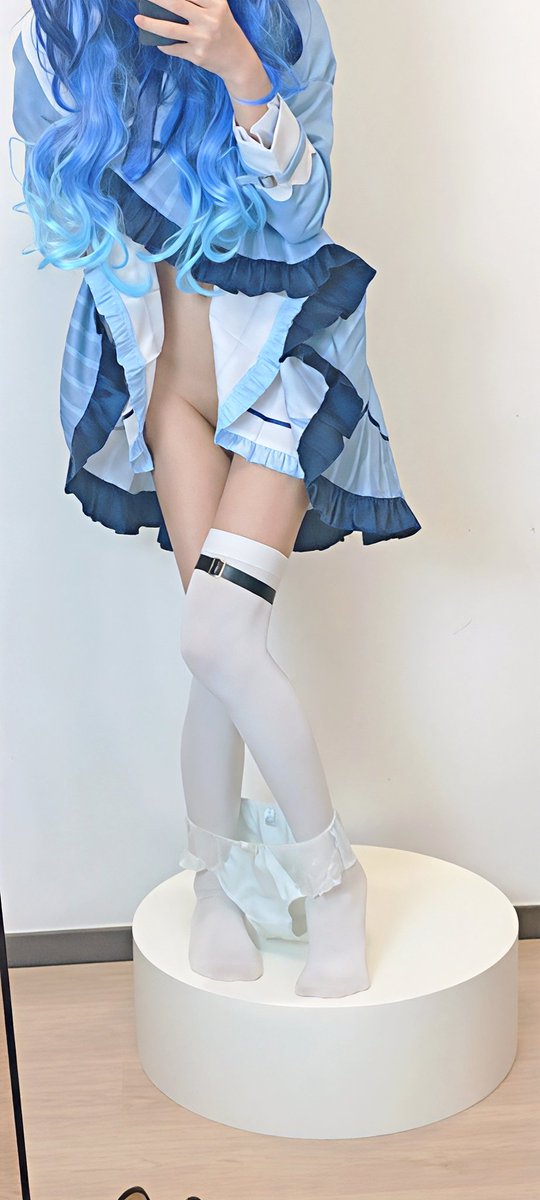 yiyueQwQ's tweet photo. A：抢走刚脱下来的内裤套头上
B：抢走穿了一天的袜子闻一闻
C：抢走小皮鞋当饭盒盛饭吃
D：喊我妈妈
#男娘 https://t.co/xJvfjgF0Rb