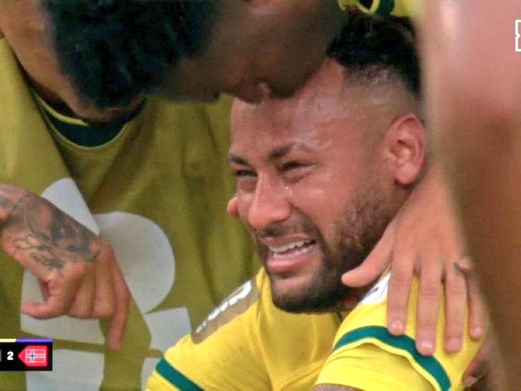 jornalnota's tweet photo. RESUMO DO NEYMAR NESSA COPA DO MUNDO 🇧🇷⚽

- Entrou
- não fez nada em campo que ajudasse e o time piorou
- agrediu um jogador de forma desleal -brigou
- fez um gol inútil
- riu do goleiro quando tava perdendo ao invés de correr pra tentar um empate
- chorou pateticamente pras câmeras pegarem como ele ama o Brasil 
- fingiu que tava rezando pra todo mundo ver como um bom hipócrita
- foi embora de alma lavada pra fazer a próxima merda

Um pateta.
