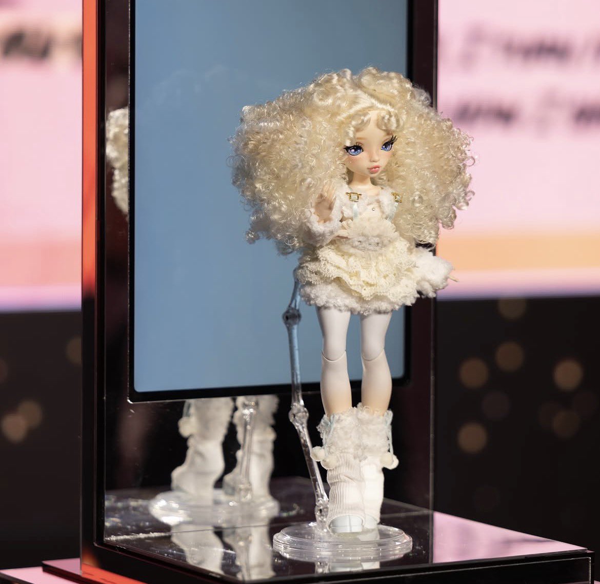 Sulkysdolls's tweet photo. Genuinely going crazy looking for links every day...I'm so excited for mirrormi I hope it sticks around and continues to be like high quality and cute like https://t.co/WIfARbkz67