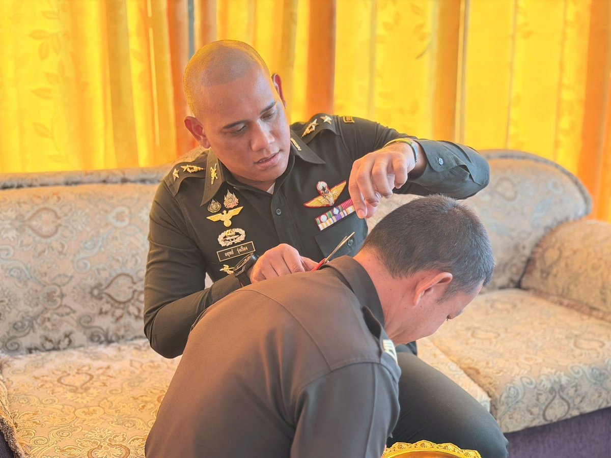 Cavalry1031C's tweet photo. กำลังพลของหน่วยขอขมาลาอุปสมบท ต่อ ผบช. 

พ.ท.อยุทธ์  รุ่งเรือง ผบ.ม.พัน.31 พล.ร.15 เป็นประธานในพิธีขอขมาลาอุปสมบท จ.ส.อ.ปิยภัทร ธาดาชยสินธร ซึ่ง���ป็นกำลังพลของหน่วย เพื่อถวายเป็นพระราชกุศล พระบาทสมเด็จพระเจ้าอยู่หัว https://t.co/MESOrHKcwg