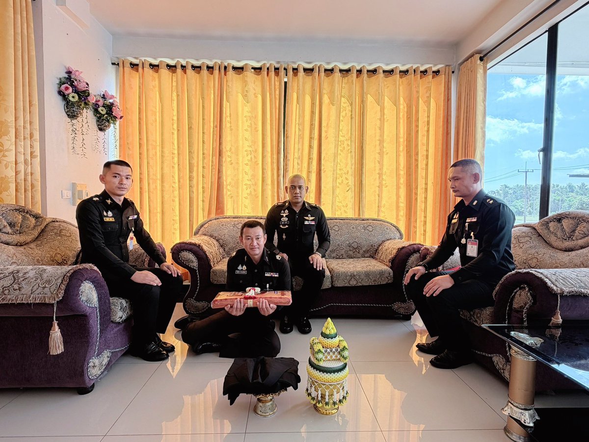 Cavalry1031C's tweet photo. กำลังพลของหน่วยขอขมาลาอุปสมบท ต่อ ผบช. 

พ.ท.อยุทธ์  รุ่งเรือง ผบ.ม.พัน.31 พล.ร.15 เป็นประธานในพิธีขอขมาลาอุปสมบท จ.ส.อ.ปิยภัทร ธาดาชยสินธร ซึ่ง���ป็นกำลังพลของหน่วย เพื่อถวายเป็นพระราชกุศล พระบาทสมเด็จพระเจ้าอยู่หัว https://t.co/MESOrHKcwg