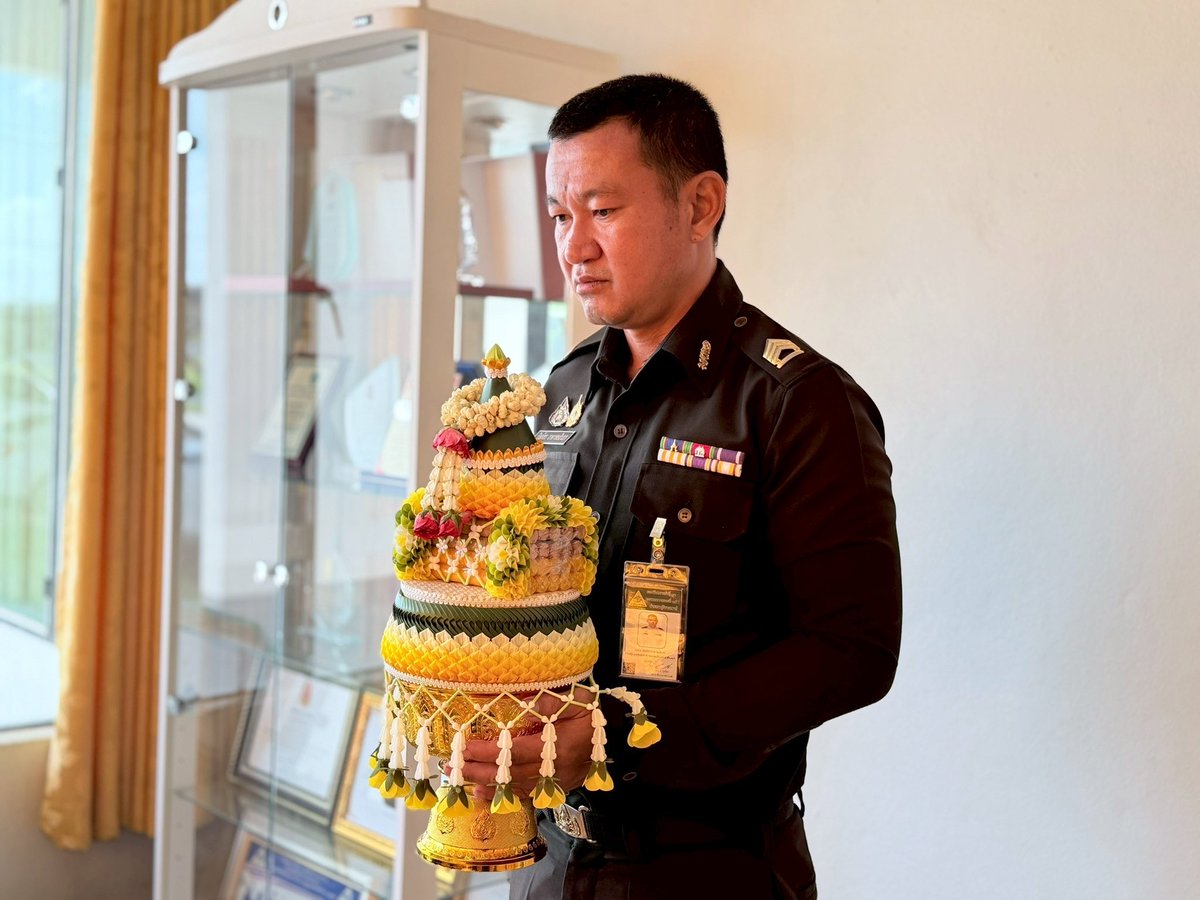 Cavalry1031C's tweet photo. กำลังพลของหน่วยขอขมาลาอุปสมบท ต่อ ผบช. 

พ.ท.อยุทธ์  รุ่งเรือง ผบ.ม.พัน.31 พล.ร.15 เป็นประธานในพิธีขอขมาลาอุปสมบท จ.ส.อ.ปิยภัทร ธาดาชยสินธร ซึ่ง���ป็นกำลังพลของหน่วย เพื่อถวายเป็นพระราชกุศล พระบาทสมเด็จพระเจ้าอยู่หัว https://t.co/MESOrHKcwg