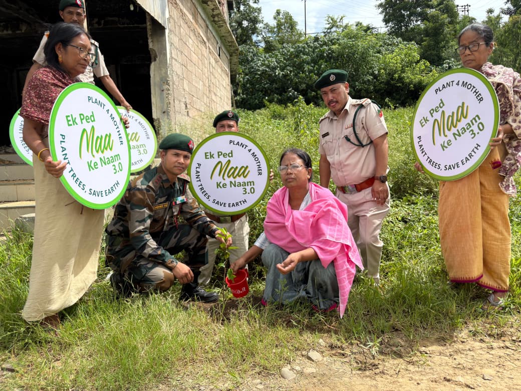official_dgar's tweet photo. ASSAM RIFLES LEADS AFFORESTATION DRIVE UNDER VAN MAHOTSAV IN MANIPUR
#AssamRifles in collaboration with the Forest Department, Manipur police, educational institutions and civil society organisations conducted a series of afforestation drives across Kakching and Chandel districts of Manipur under Van Mahotsav and the "Ek Ped Maa Ke Naam 3.0" campaign, reaffirming its commitment to environmental conservation and community welfare. At Sugnu, Kakching District, Assam Rifles joined hands with local stakeholders and residents to plant around 80 saplings, promoting environmental awareness and strengthening civil-military cooperation. In Chandel District, over 40 students of L Thingamphai High School actively participated in planting 112 saplings after an awareness session on biodiversity and climate change conducted by Forest Department officials.

#friendsofthenortheast #sentinelsofnortheast #OperationalReadiness #CommunityFirst #NationFirst #ServiceBeforeSelf #GuardiansOfTheNation

@HMOIndia @adgpi @PIBHomeAffairs
