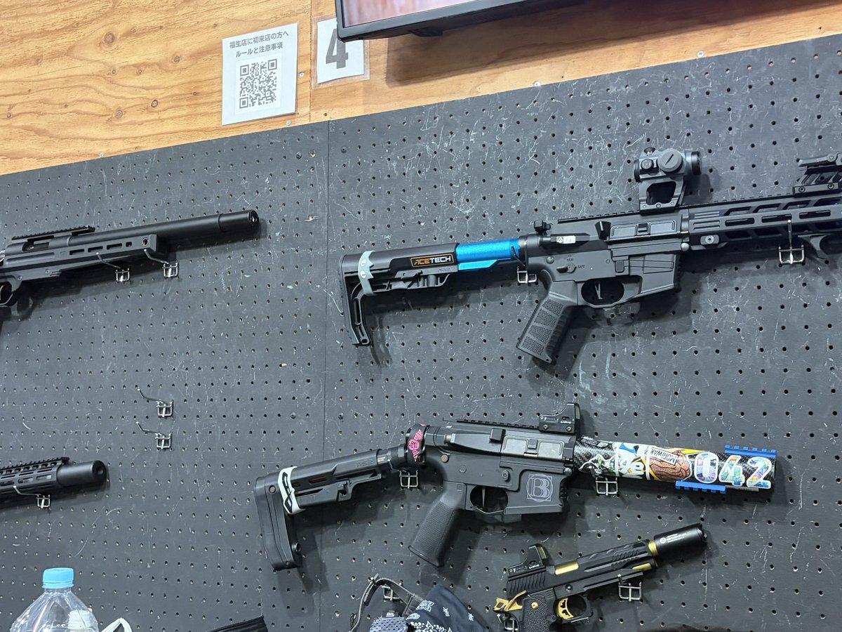 oshizzzzu's tweet photo. お邪魔してます…

8周年おめでとうございます！
@BLKFOX_Airsoft 

#BLKFOX福生店 https://t.co/EaUGwSxFxl