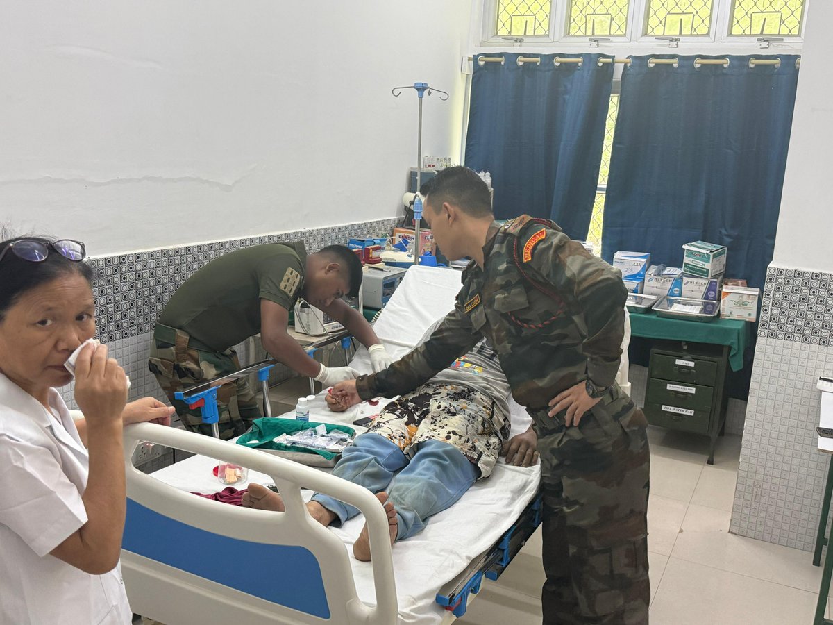 official_dgar's tweet photo. ASSAM RIFLES SAVES SNAKEBITE VICTIM WITH TIMELY MEDICAL INTERVENTION
#AssamRifles demonstrated its unwavering commitment to community welfare by providing life-saving medical assistance to Mr. N. Khamkhanlam (42), a resident of Mata Village, Churachandpur, Manipur, following a snakebite incident. Acting swiftly within the critical golden hour, Assam Rifles medical personnel administered anti-snake venom and provided emergency treatment, ensuring timely intervention. The patient is currently stable and recovering well under close medical observation at the Unit Hospital, Khuga.

#friendsofthenortheast #sentinelsofnortheast #OperationalReadiness #CommunityFirst #NationFirst #ServiceBeforeSelf #GuardiansOfTheNation

@HMOIndia @adgpi @PIBHomeAffairs