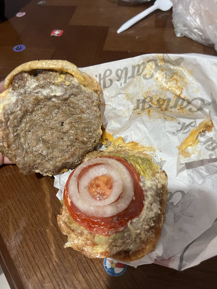 creyna17's tweet photo. @CarlsJrMx así son las famous ahora?  ! 🥲 Sucursal La Pastora, em Monterrey https://t.co/n2UvxSiitp