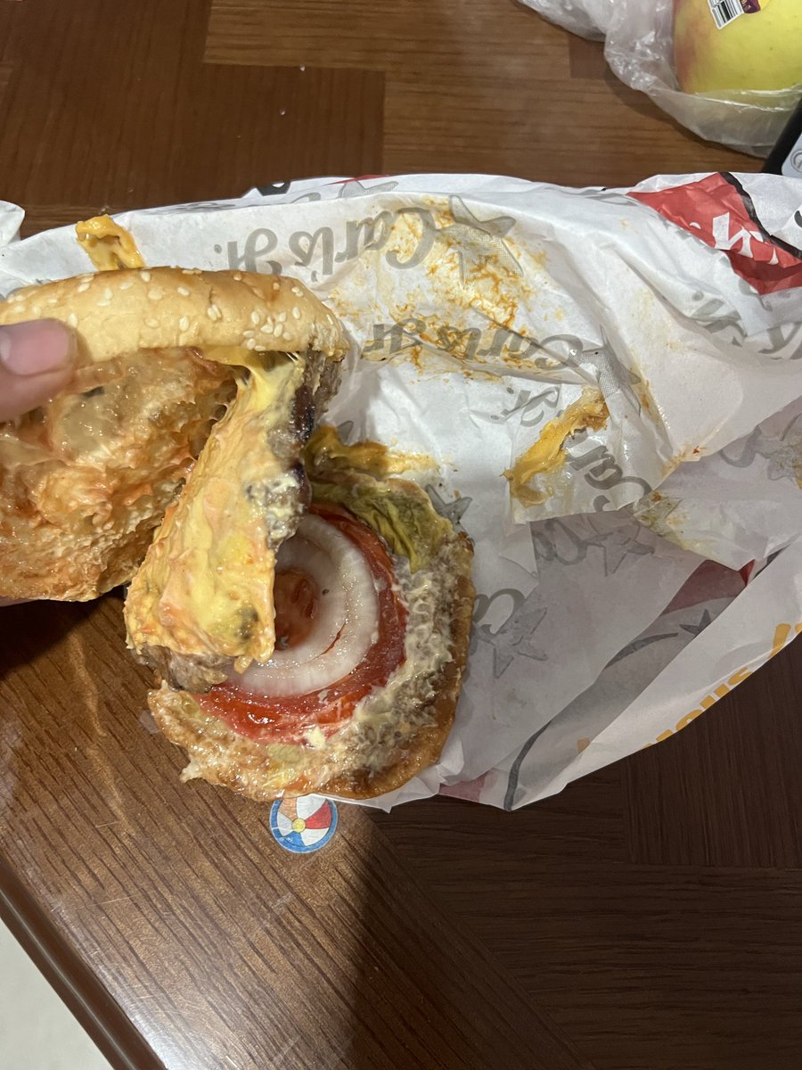 creyna17's tweet photo. @CarlsJrMx así son las famous ahora?  ! 🥲 Sucursal La Pastora, em Monterrey https://t.co/n2UvxSiitp