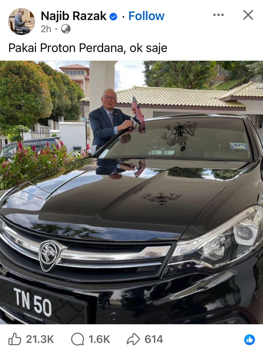 SyedAkramin's tweet photo. Najib, selepas mencuri RM42 juta wang pencen kakitangan awam, post gambar dengan kereta Proton Perdana.

21k tanda suka 👍🏼 https://t.co/UNtl8g11vQ