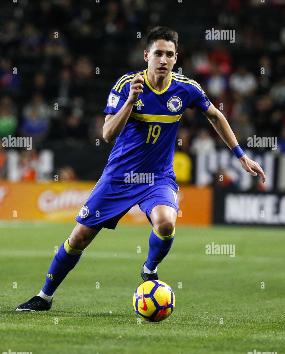 ardynshufi's tweet photo. Luka Menalo (29) - Balsa Sekulic (28)

Persib mulai ada di fase penyerangnya pemain Timnas Bosnia dan Montenegro yang masih aktif ges 🤯 https://t.co/wFuYQDqyGS