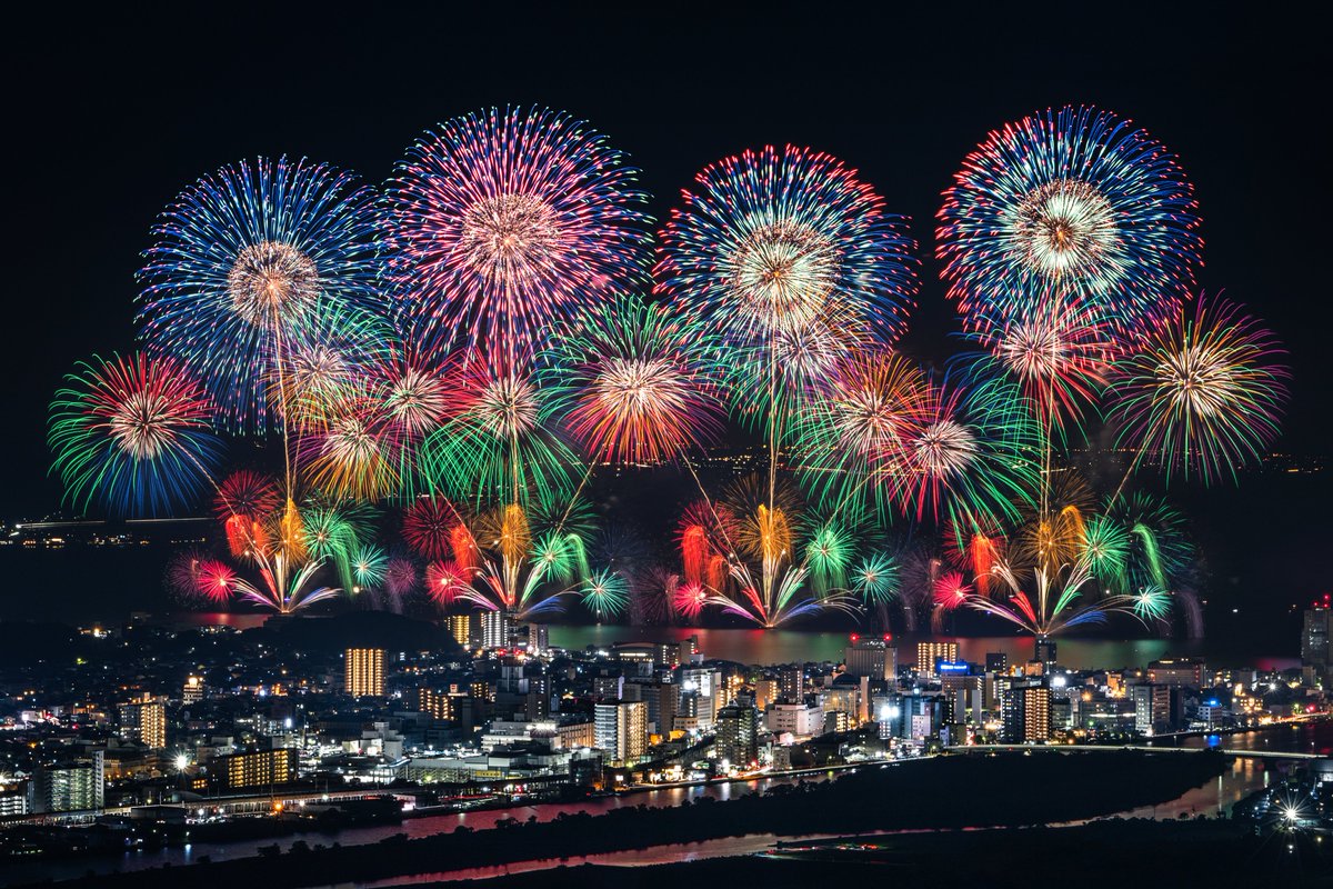 松江水郷祭の花火大会が美しい。