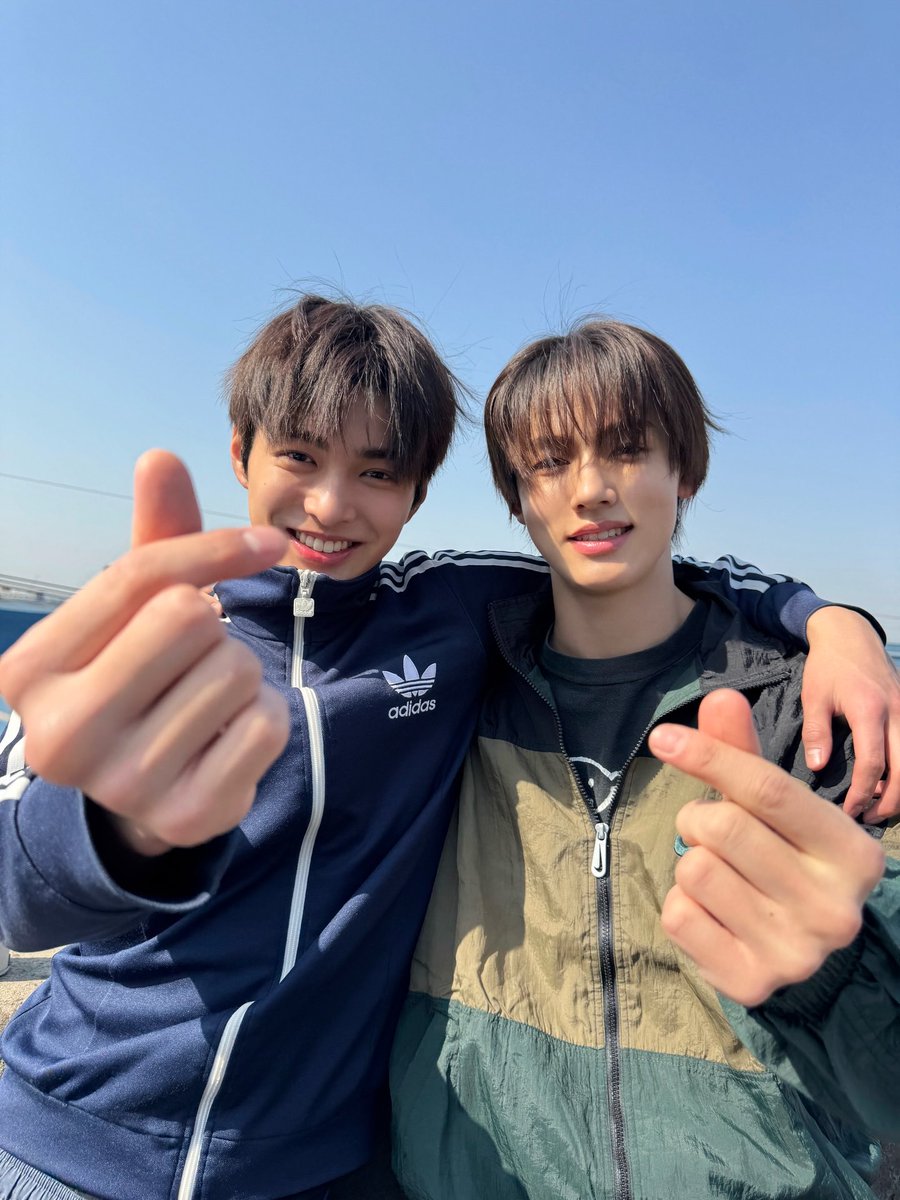 garberasocr's tweet photo. pose young people ya ini namanya https://t.co/ixNzOkIz0J