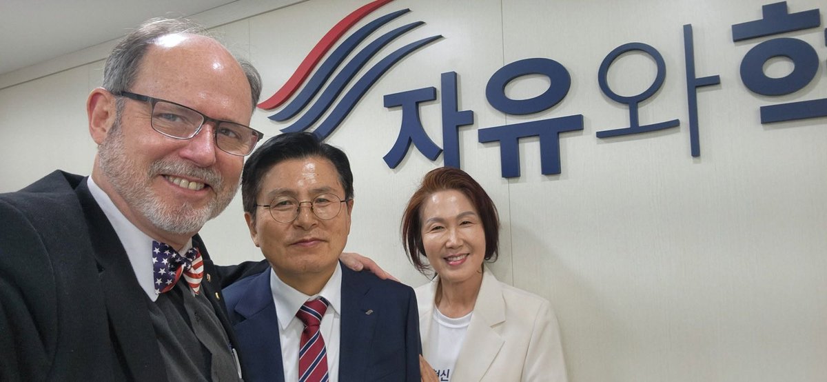 DrFrankModels's tweet photo. "Sign Up for the Freedom and Innovation Party!"

Former Prime Minister Hwang and his wife are some of the most honorable people I know. 

The Freedom and Innovation Party they've launched is the right direction for lovers of liberty and democracy in South Korea.

Dr Frank is asking you for an important favor:  please sign up for the party and contribute your time and treasure at this critical time in Korean history.

We go together! God is with us!