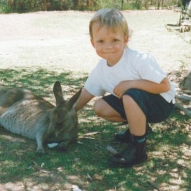 5SOSBrasilFam's tweet photo. Hoje nosso baterista favorito completa 32 anos! 

@Ashton5SOS, desejemos todas as melhores coisas do mundo! Feliz aniversário, te amamos <3 https://t.co/kmQ8Y7rTsf