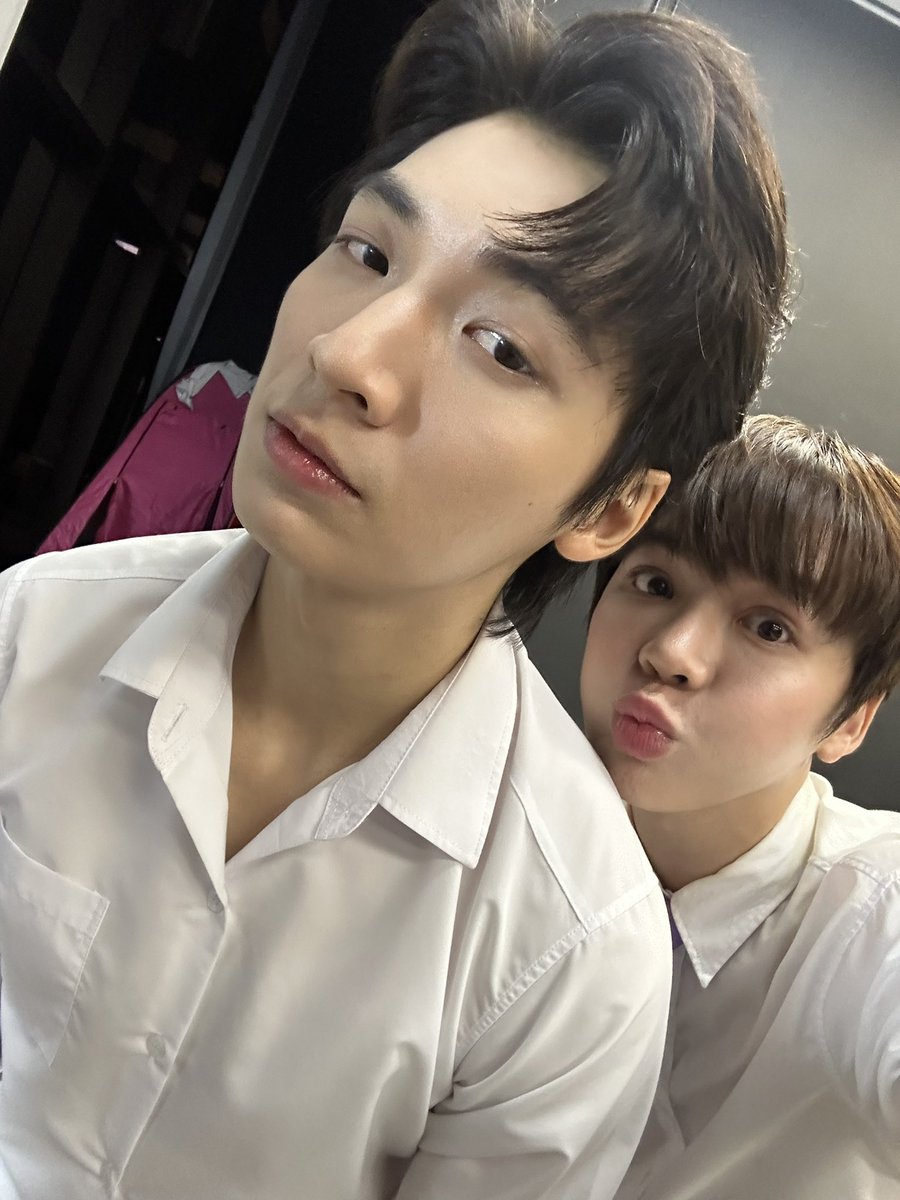 lilacbunnypp's tweet photo. ความสัมพันธ์ของทั้งคู่ ไม่ว่าจะในเรื่องหรือชีวิตจริง มันสวยงามมากๆ ขอบคุณทั้งคู่ที่มาเป็นฮิลล์อีสเตอร์ และปอนเอิร์ธจริงๆ รอเรื่องต่อไปของทั้งคู่นะ เราเชื่อว่าจะต้องได้วนกลับมาเจอกันในสักวันนึงแน่นอน 😭😭😭😭 #PondEarth #ปอนด์เอิร์ธ https://t.co/od0j4kPcjJ