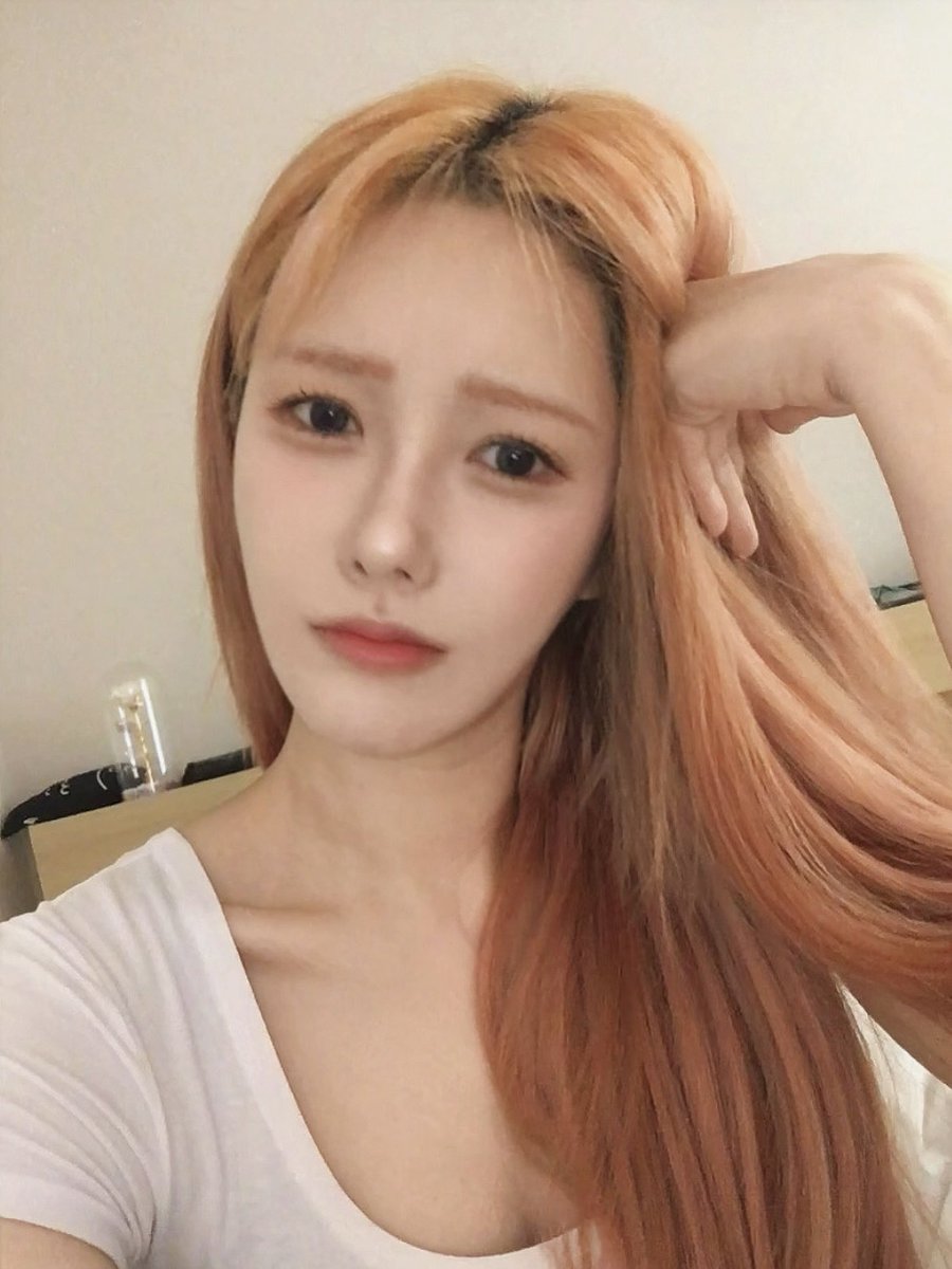 riwonsos's tweet photo. 냉방병 조심
#레즈 #레친소 #レズ #拉拉 https://t.co/cJ0c5l4E5T