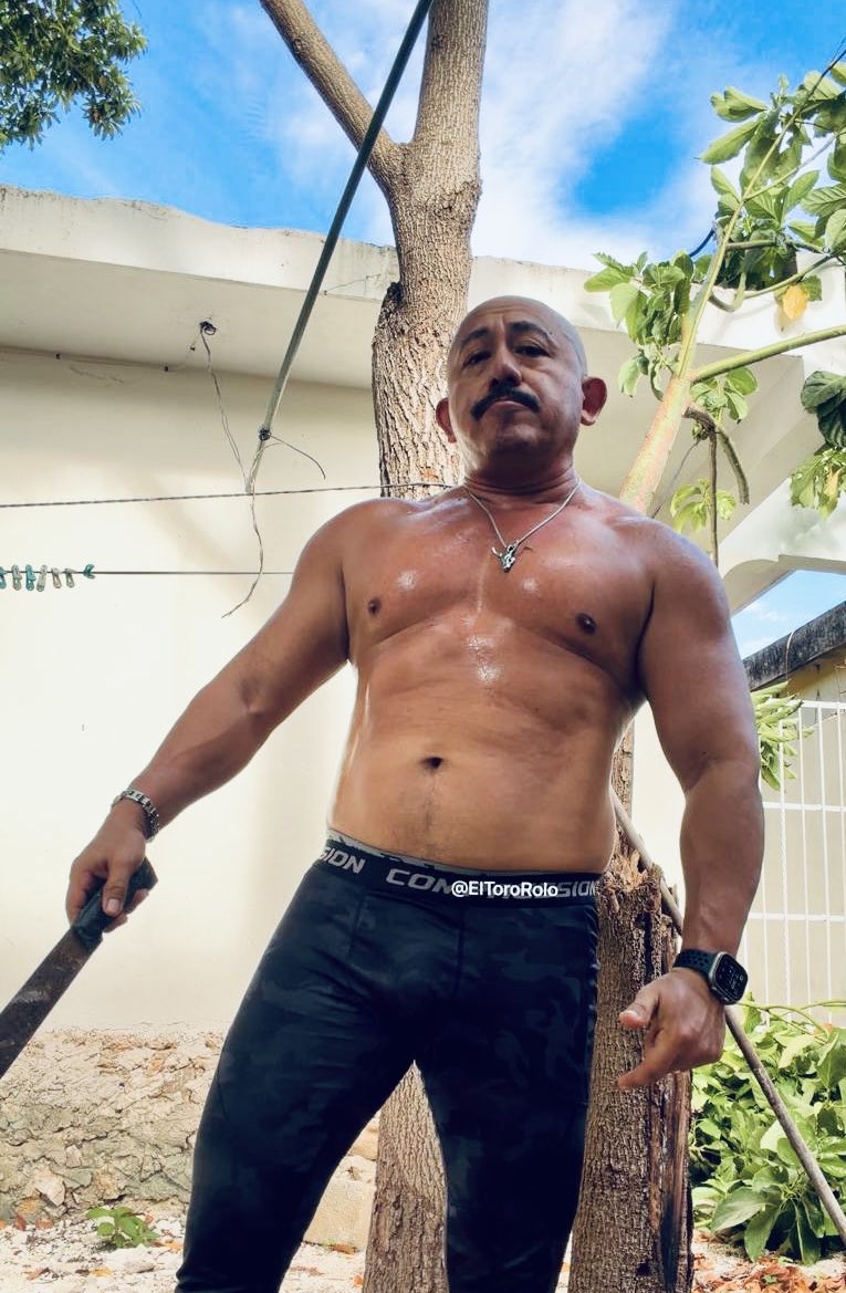 ElToroRolo's tweet photo. Rolo de la selva ♉️🌴
#DILF #sudor #hueleamacho #talachas
#ontámicrush #feorucoypelón #señorcaliente https://t.co/Lpihzn7m5J