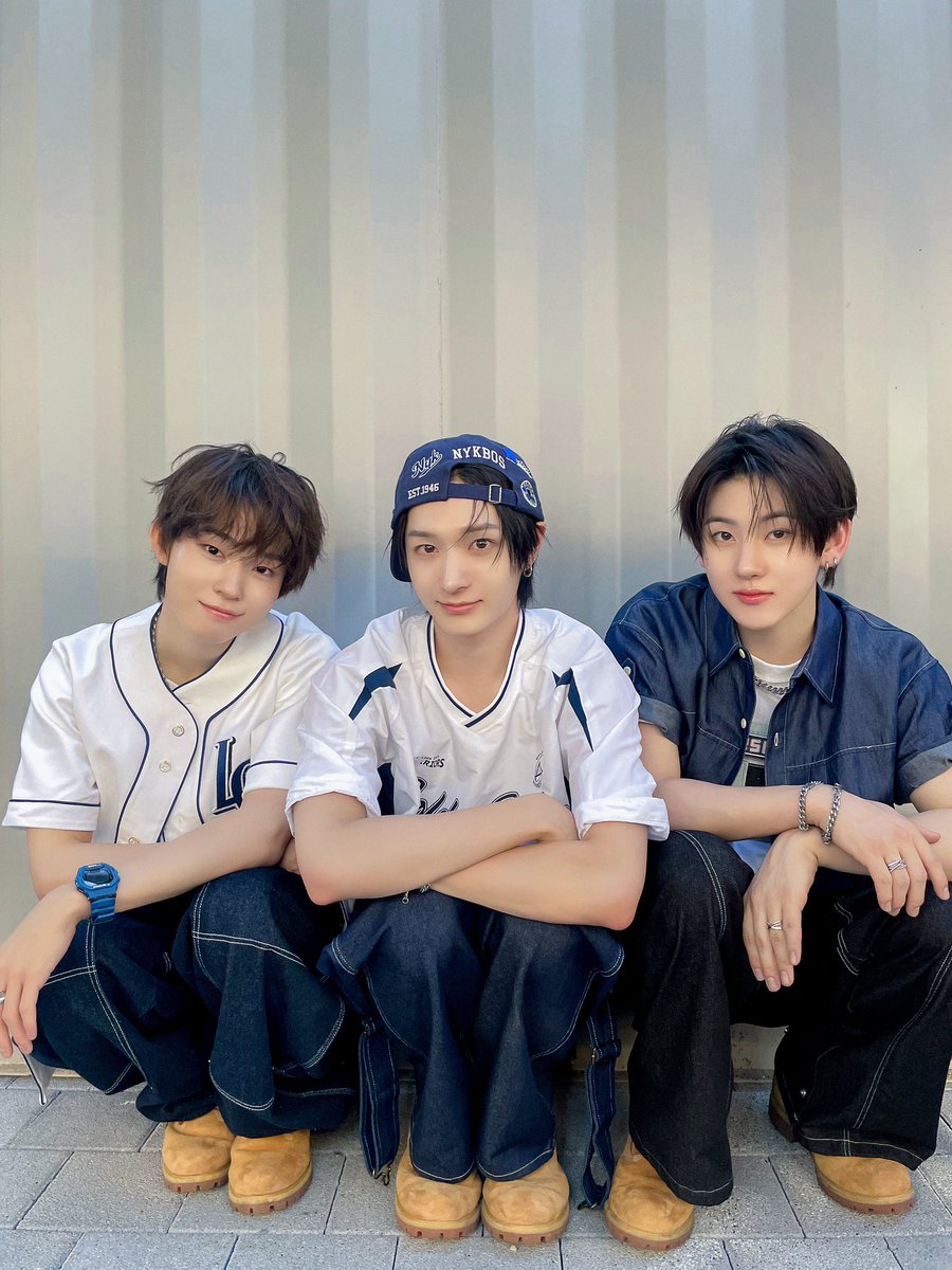 Kickflip_Intl's tweet photo. 💌 [260707 FANS Membership] 

https://t.co/hnBqJT9x1n : KickFlip Stage Behind Photo

Thanks to WeFlip's cheers, KickFlip safely and happily wrapped up the stage 🛹
Please look forward to KickFlip, who will continue to show you great performances on even more diverse stages in the future ❣️

 — 🍯

#KickFlip #킥플립 #キックフリップ 
@kickflip_jype