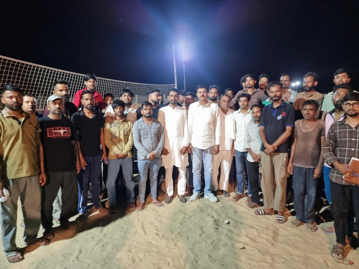 AAPRajasthan's tweet photo. राजस्थान प्रदेश सह प्रभारी त्रिलोक डीप जी के बीकानेर दौरे के दौरान बीकानेर पूर्व विधानसभा के रिडमलसर सिपाहीयान में कार्यकर्ता बैठक हुई।
संगठन मजबूती और श्री अरविंद केजरीवाल जी के जन���ित कार्यों पर चर्चा की गई। जिला अध्यक्ष मोहन सिंह राठौर जी सहित कार्यकर्ता मौजूद रहे��� 🙏 https://t.co/AuwoCg4X4o