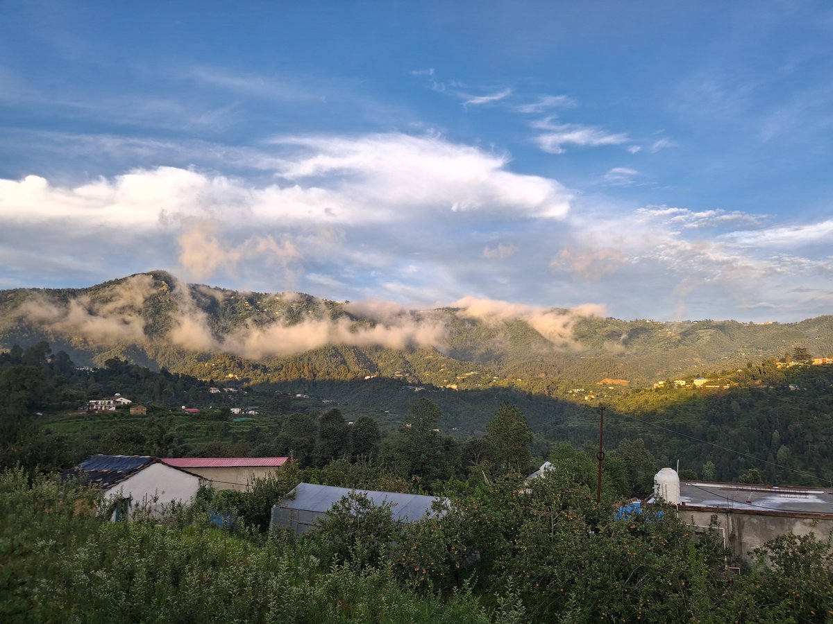 Gautam25's tweet photo. A stay under the clear blue sky
#MadhuusHomestay
Send your query for long monsoon stay at https://t.co/IHZjcy1vhD
#Uttarakhand #Himalaya #Monsoon #WorkFromMountains #Homestay https://t.co/GdC55oo5eT