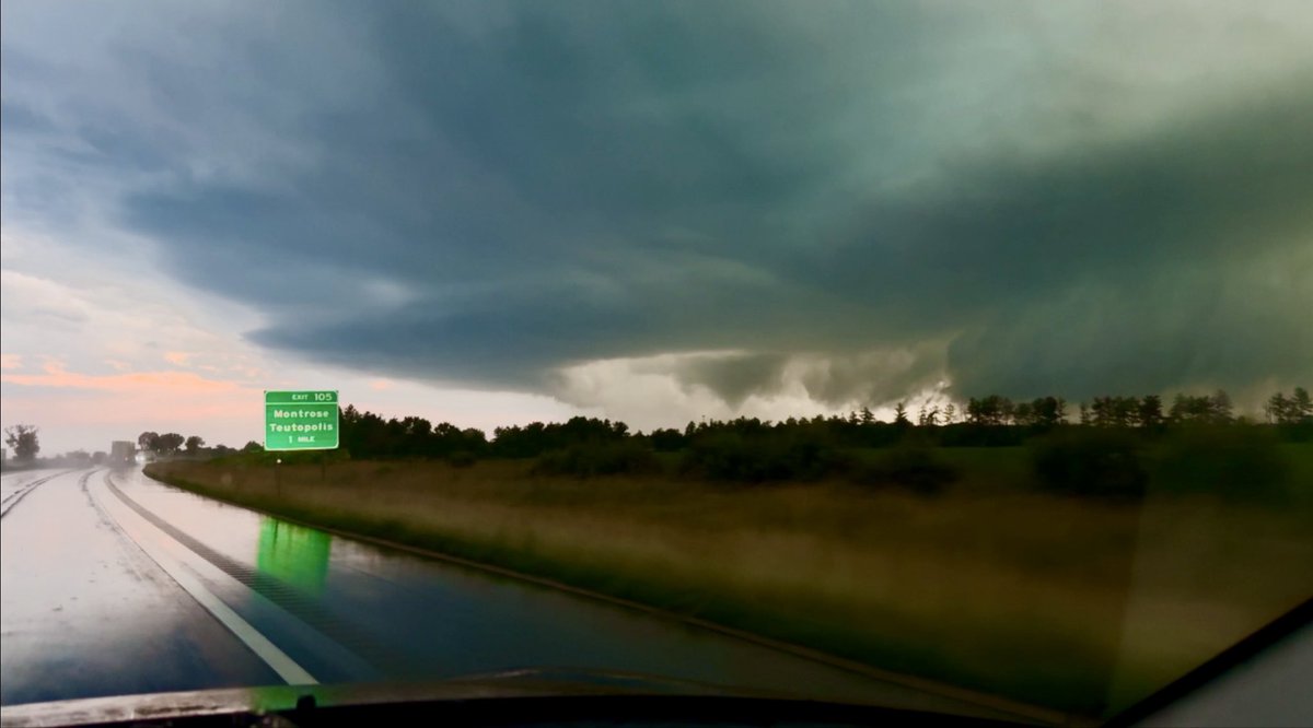 CooperSeth12's tweet photo. @WickyDubs2 This storm was amazing this is one I got! https://t.co/uUEgiW77eQ