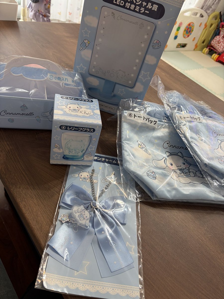 21612161's tweet photo. レジにあと6回って書かれてたけど数えたらあと5回だったんだもん…リモコン入れ…さがしてたんだもん… https://t.co/sxd18sNHyZ