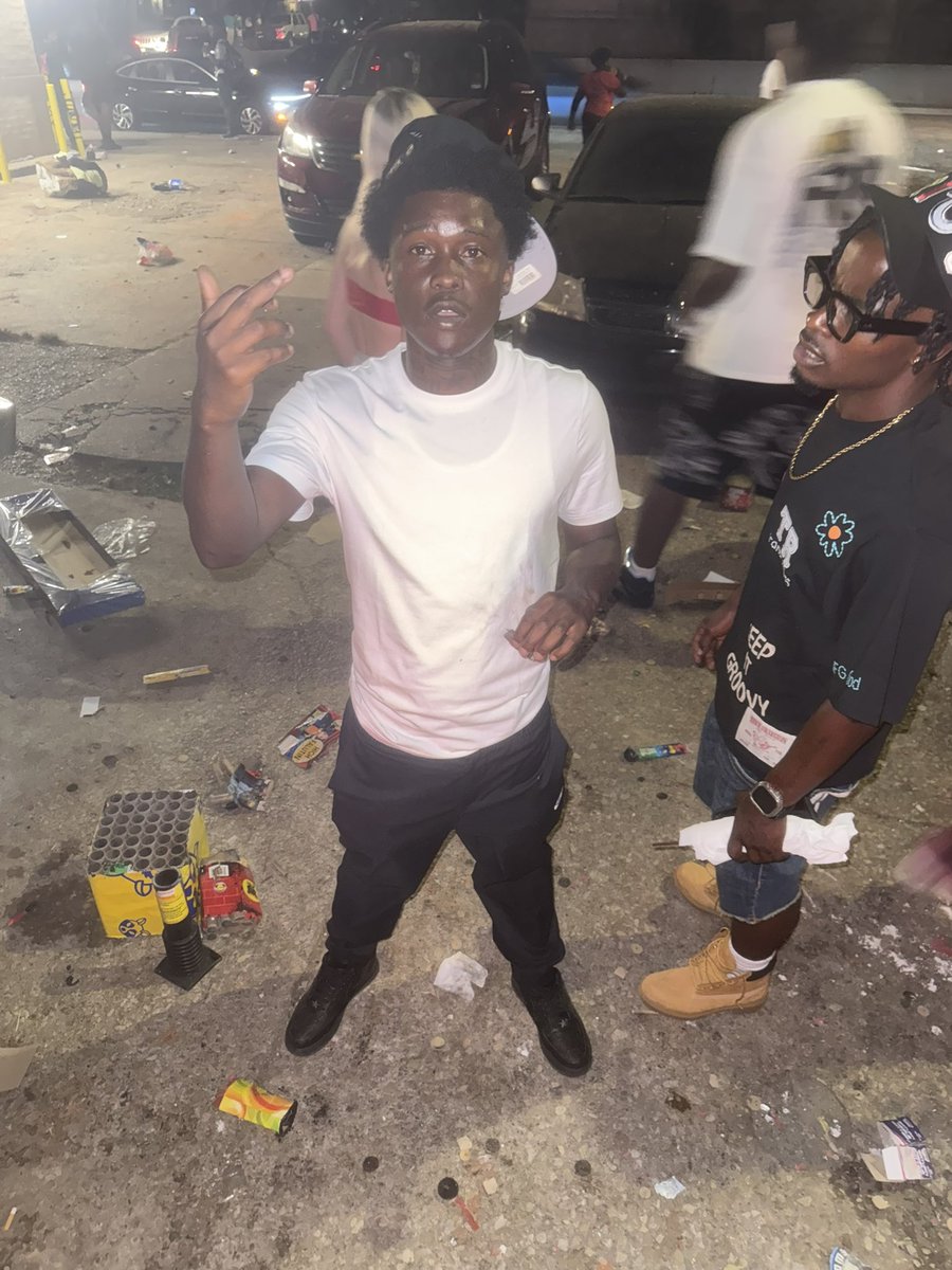 SluttyTec's tweet photo. Dirty .40 Glock‼️this bitch named Bae❌I tuck it on my waist‼️Lawyer for my brother just got wasted tryna beat his case🖐🏿#dtx #dallas #fy #fyp #southdallas https://t.co/zRZa25gx8r