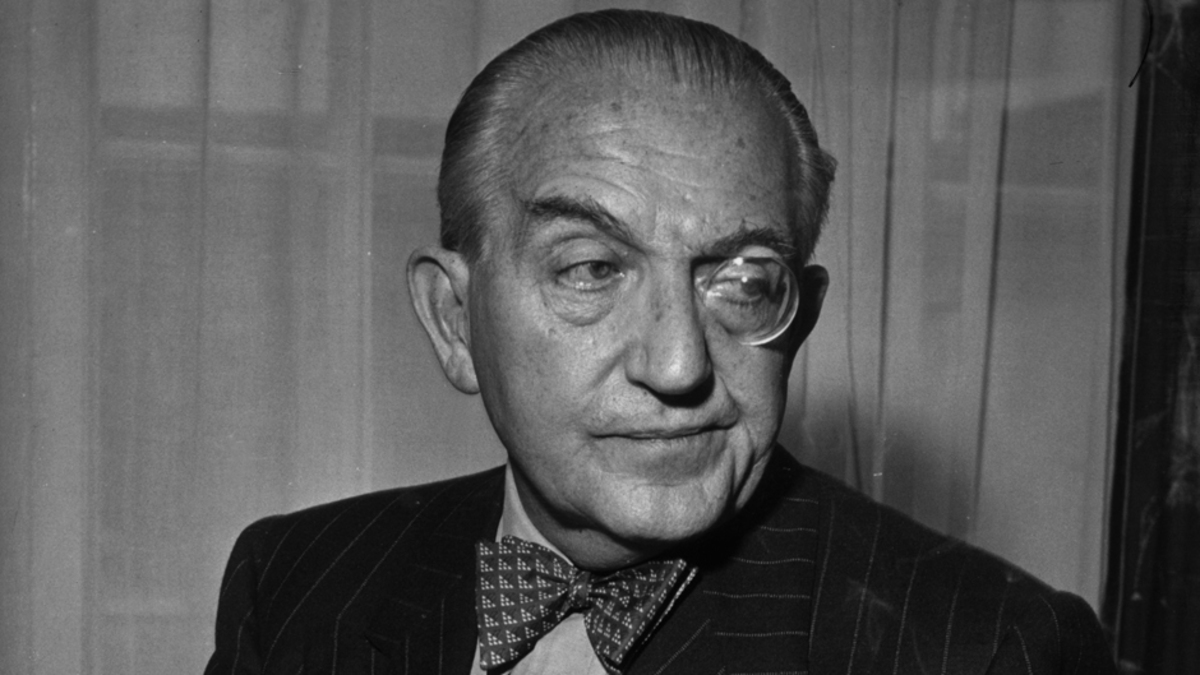 tevologue's tweet photo. QUEM FARMOU MAIS AURA?
Fritz Lang de binóculo ou James Joyce de tapa-olho? https://t.co/UHs8KRCoyn