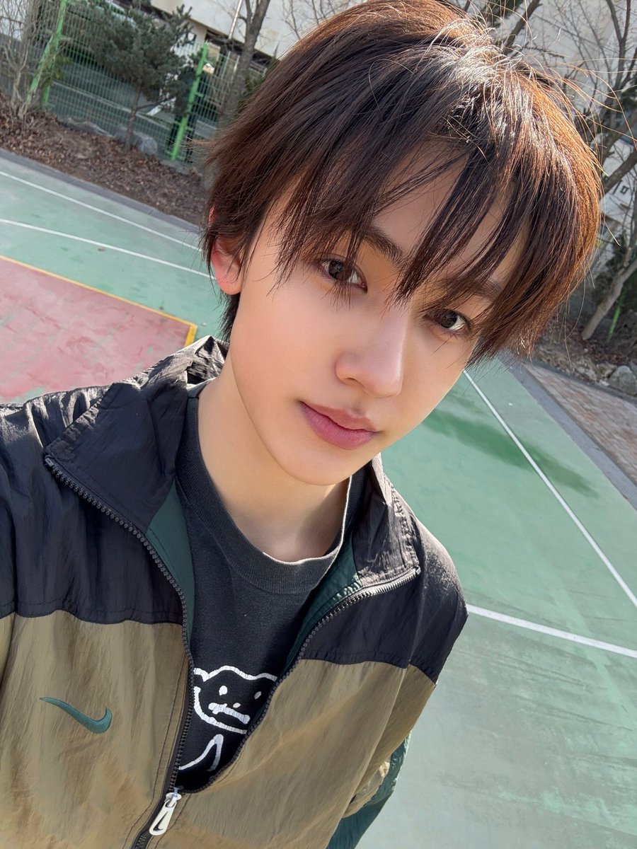 midoriyma's tweet photo. you😭 like😭 that😭 boy😭 because😭 he😭 look😭 like😭 a😭 girl😭 https://t.co/X35kcQYoQ3