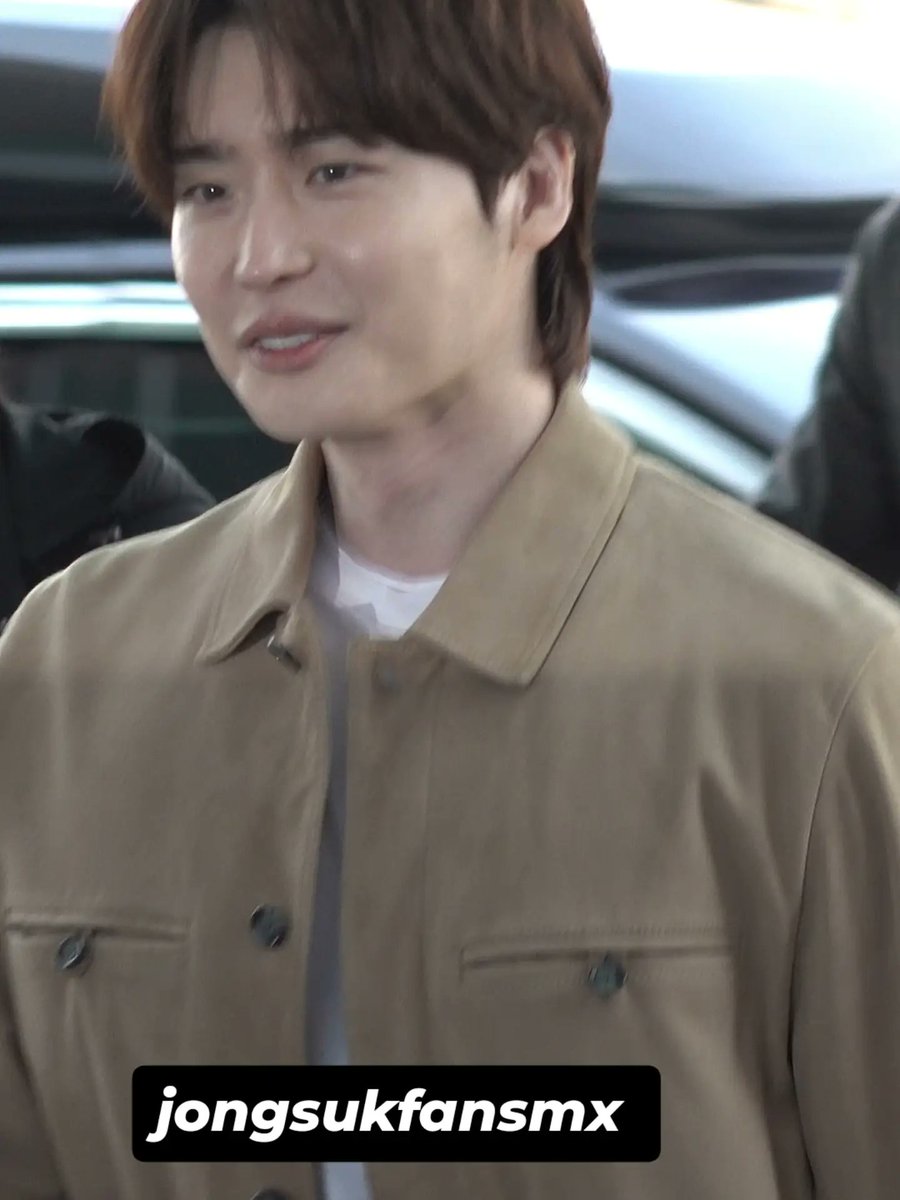 stephstanley911's tweet photo. Lee Jong-suk Airport Fashion Gallery #LeeJongSuk #AirportFashion #RealLife #Everyone'sGod #everyonereview https://t.co/quBDKxFq4P