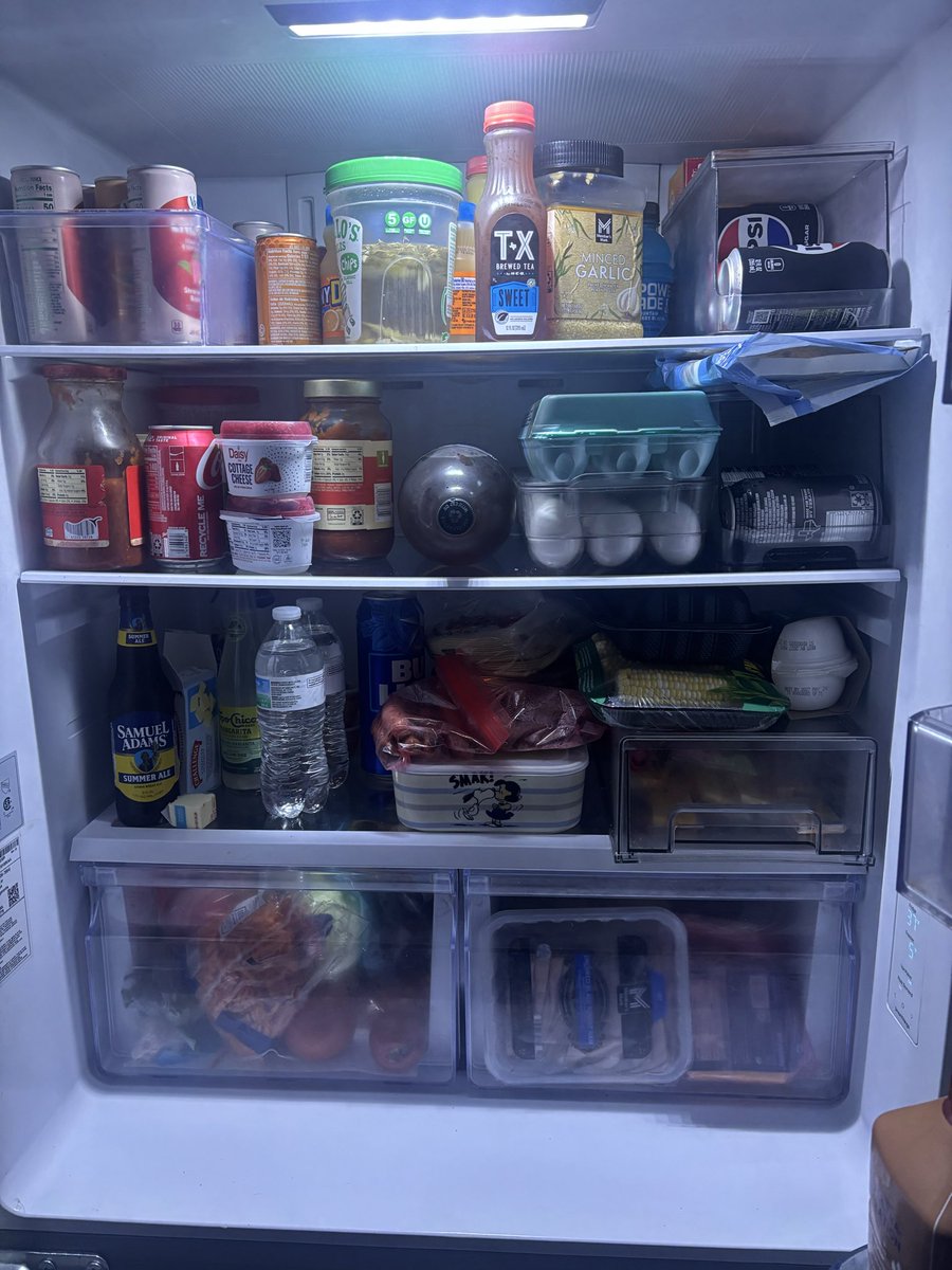 lesscoolalyssa's tweet photo. There’s nothing to eat bruh https://t.co/YaTqdJyMZp