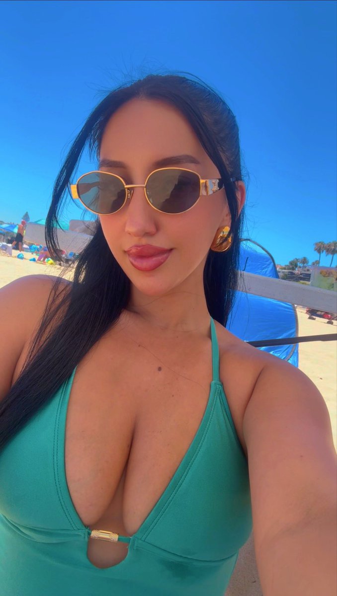 LetAleeBe's tweet photo. Summer tanning ✨ https://t.co/cxWi35WcMx