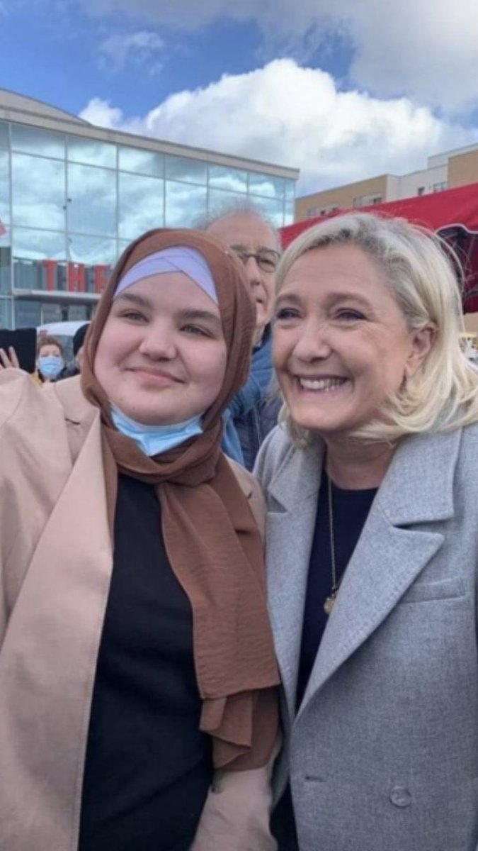 David_75000's tweet photo. @EmmaChauveauRN @MLP_officiel Un projet pour la France disait elle https://t.co/8F0KNwS11p