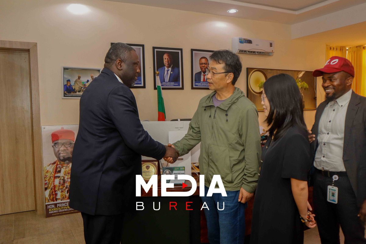 AMUWOODOFINLGA1's tweet photo. EXECUTIVE CHAIRMAN RECEIVES BLUE CARBON DELEGATION, EXPLORES PARTNERSHIP TO LIGHT UP AMUWO

The Executive Chairman of Amuwo-Odofin Local Government, Prince Lanre Sanusi, received the owner of Blue Carbon, a Chinese company specializing in the production of solar street lights and renewable energy solutions, alongside the company’s representatives, on a courtesy visit to the Council Secretariat.

The meeting focused on exploring opportunities for collaboration in advancing sustainable energy solutions, particularly through the deployment of solar-powered street lights to enhance public infrastructure, improve security, and support the administration’s vision to Light Up Amuwo with reliable, energy-efficient street lighting.

The engagement reflects the administration’s commitment to fostering strategic partnerships that drive development, strengthen infrastructure, and improve the quality of life for residents. Through innovative collaborations and forward-thinking initiatives, Amuwo-Odofin Local Government remains dedicated to building a safer, brighter, and more sustainable community.

Signed:
Josephine Owuye
Supervisor for Public Affairs & ICT
Amuwo-Odofin Local Government