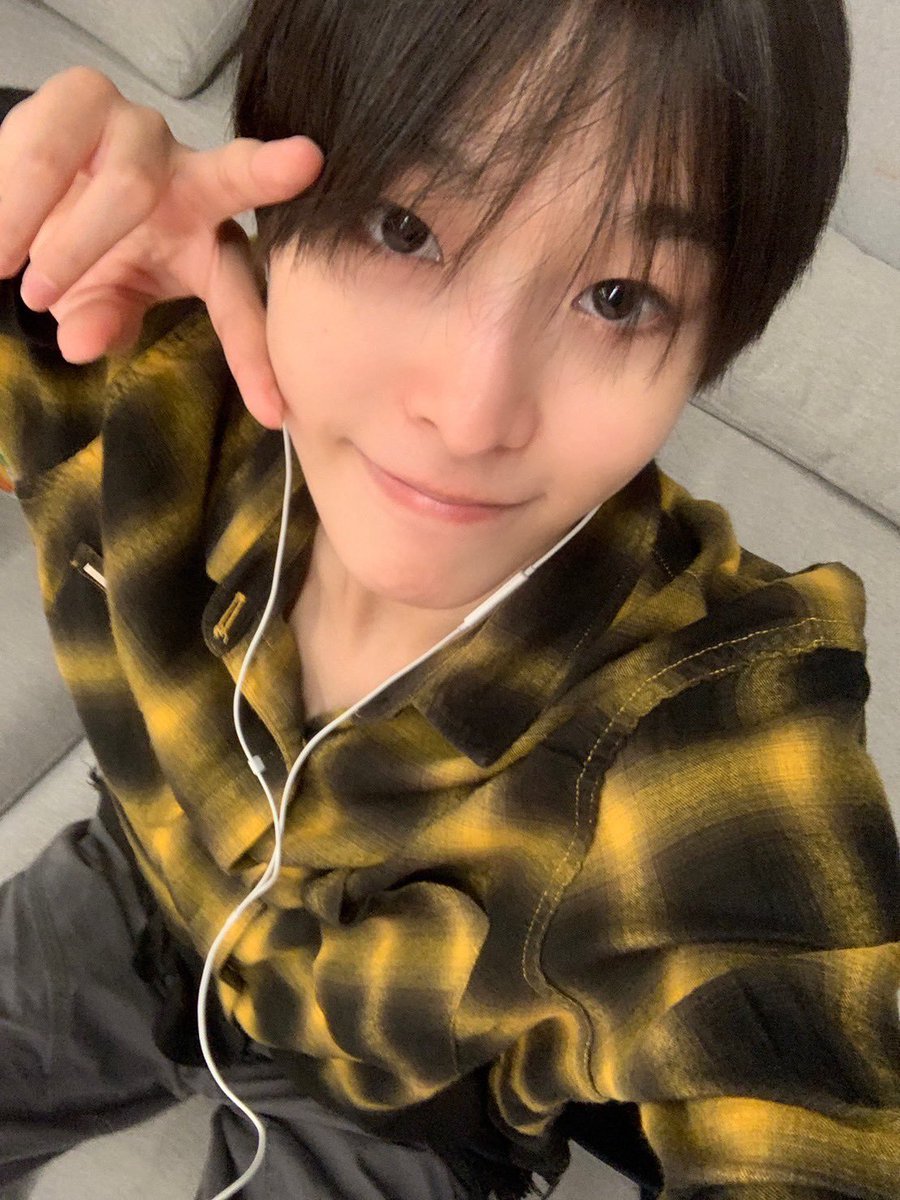 0_riku3's tweet photo. 볼 말랑말랑 할 것 같애 https://t.co/WLNFNL1h5G