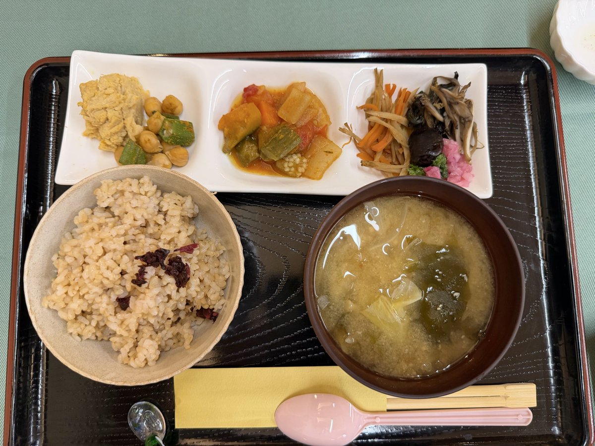 seishinkango's tweet photo. 本日、田辺さんの食事お勉強会、芦屋に行ってきました。@vegemaru 

今回は、油についてのお勉強でした。

いろいろ食事療法は勉強してきたつもりですが、これは、自分の足らなかった知識でつよいみかたになりそうだ。

さらにお肌ツヤツヤになること必至や！
また、日程が合えばいきたいな。

今後ともよろしくお願いします！！！！