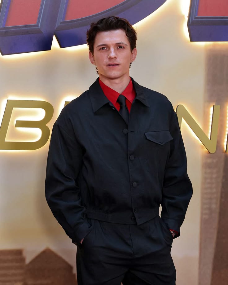 MCUFilmNews's tweet photo. Tom Holland on what makes Spider-Man so popular.

“If you ask any young kid what their favorite color is, it's going to be red or blue. And he has both of those.”

(via: https://t.co/KIYhQkCrIq) https://t.co/QG1U81Gnme