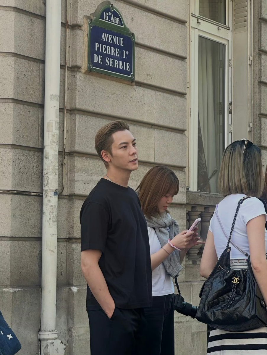 ChenWaiTingThFp's tweet photo. ความหล่อใกล้เที่ยงที่ปารีส 😘😘
#CHANEL
#เฉินเหว่ยถิง #วิลเลียมชาน
#陈伟霆 #ChenWeiting #williamchan
#ChenWaiTingThailandFanPage
#Williamchantingtingthfc
#จวนที่พักคนรักเฉินเหว่ยถิง https://t.co/eXqdY1paIc