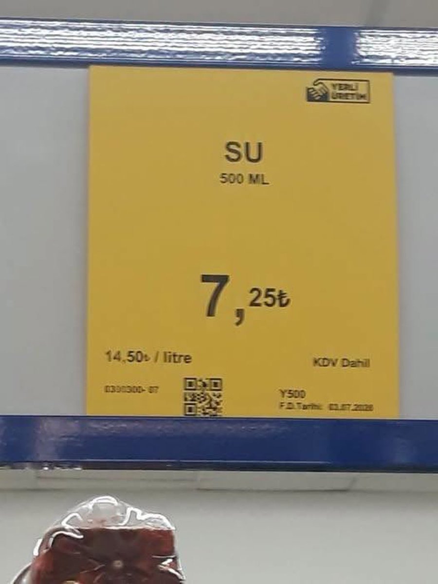 gokceekatuun's tweet photo. 1 TL depozito verecekler diye tüm içeceklere zam yaptılar.
Dünyada bu fırsatçılığın örneği var mı? https://t.co/rblZqqGnof
