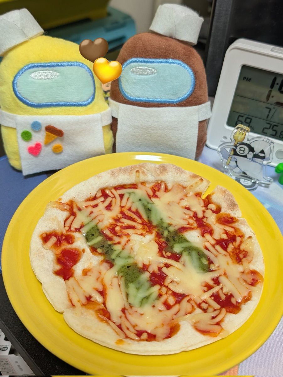 haruka_0v's tweet photo. 🍕💕 https://t.co/7pMbpErrfD