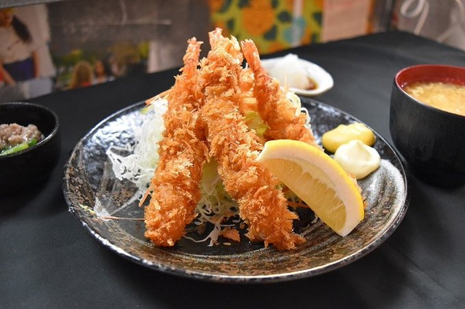 kimini_ageru's tweet photo. 食べたことある？肉巻きエビフライ🦐
お肉と海老を同時に味わえる嬉しいメニュー！
定食もやってます🌞 https://t.co/gcoh7CM8z3