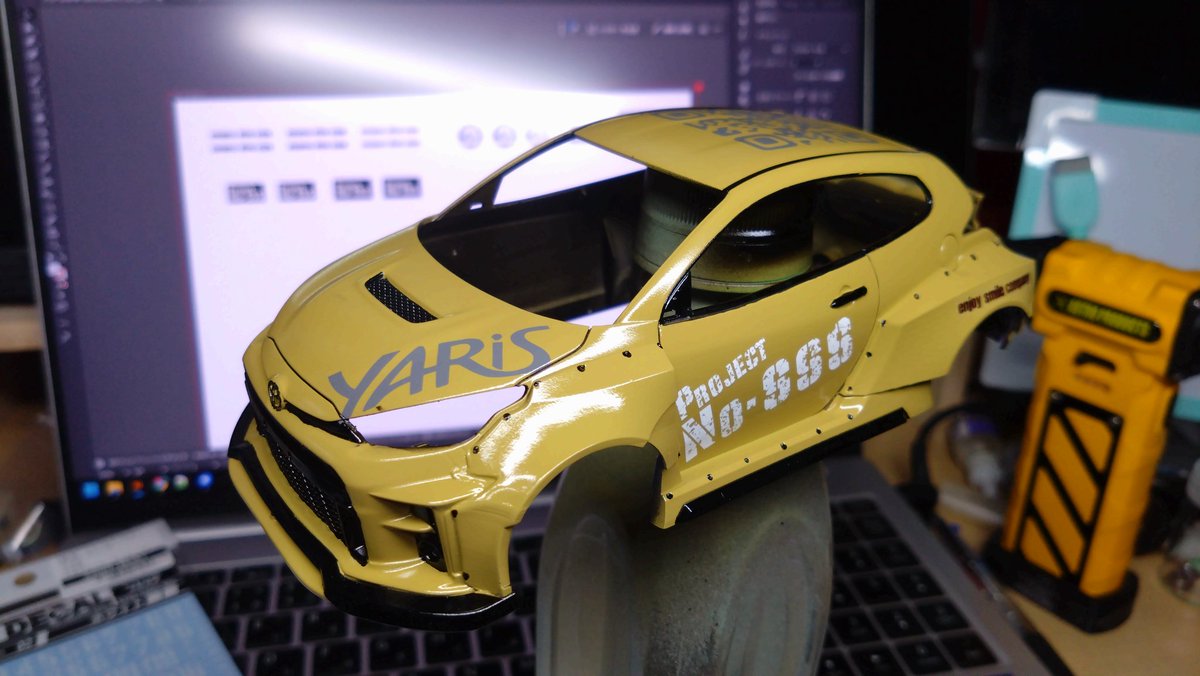 Project_NoSSS's tweet photo. 〜ヤリス DDLABOエアロ〜
５日目
デカールの貼付けとスミ入れ。
だんだん完成に近づいて来ました！！

次は小さなデカールをもう少し貼り付けて組み立てかなぁ。

#MRD 
#ミニッツ 
#DDLABO https://t.co/PolabrHLMA