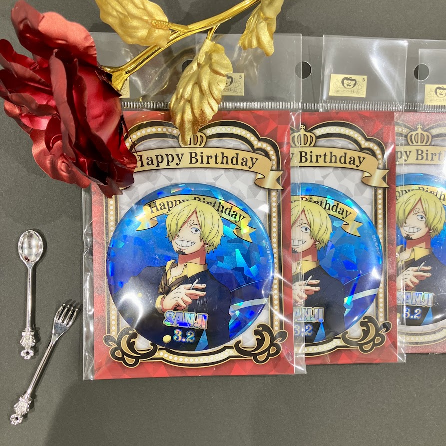 再入荷】麦わらストア限定 HBDイニシャルホログラム缶バッジ ・[3.2