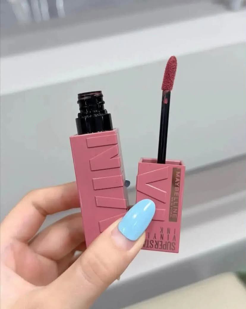 nadaeladela's tweet photo. Makasih ke netizen, ternyata MUA banyak pake shade ini karna mirip dior rouge yang cakepp ituuu, glossy nya dapet, warnanya bikin wajah jadi cerah 😭￼ https://t.co/KmmG3nwEcP