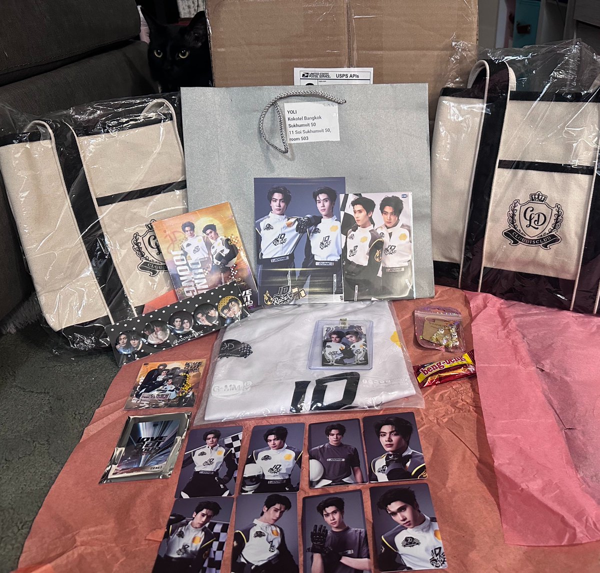 yoliluvsJD's tweet photo. it’s here it’s here!! 😭😭😭❤️ @GhostShipBL 

thank you for packing everything so lovely ☹️🤏🏻
the freebies are adorable omg 🥹

someone was more excited to open the package then me 🤣

#จุงดัง #JoongDunk https://t.co/6g2fy0NR6q